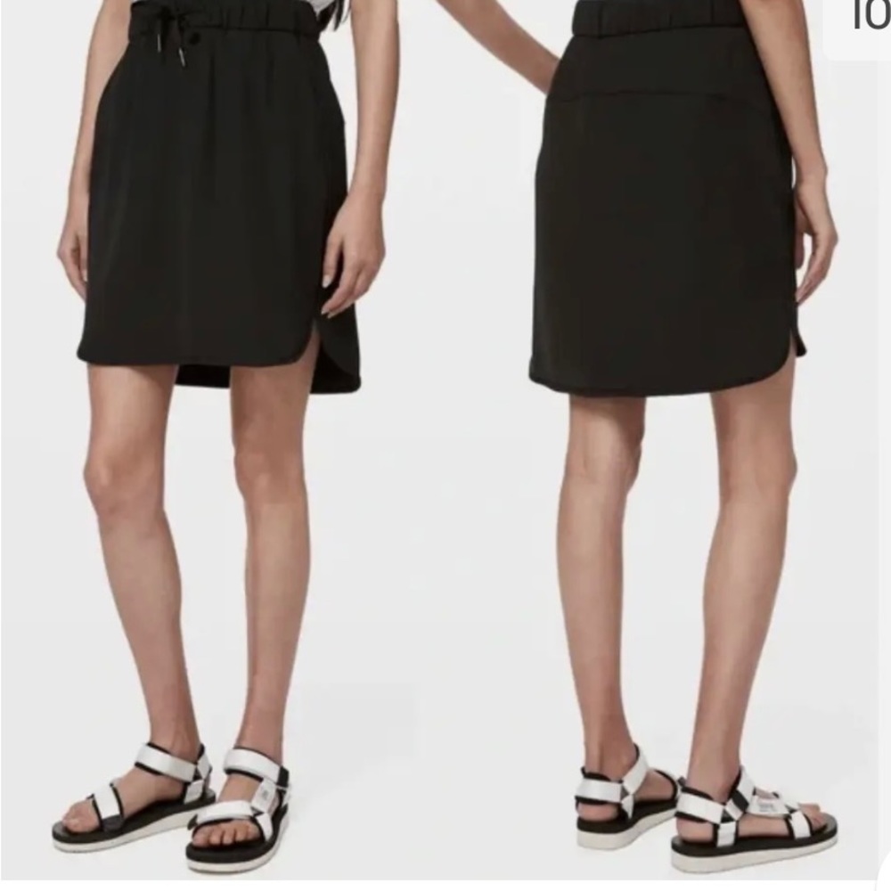 Lululemon ON THE FLY skirt BNWT size 8